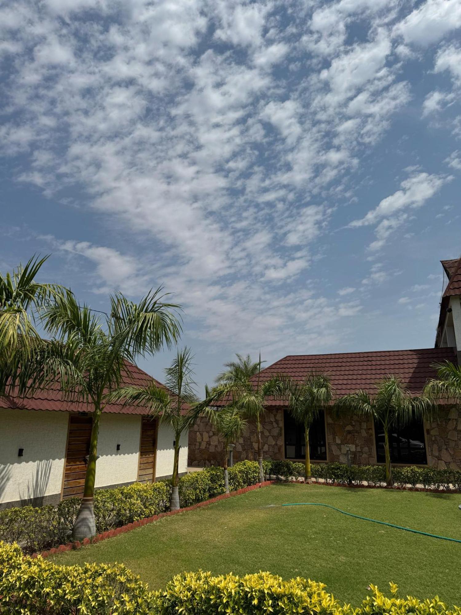 Sukoon Resort พุชการ์ ภายนอก รูปภาพ